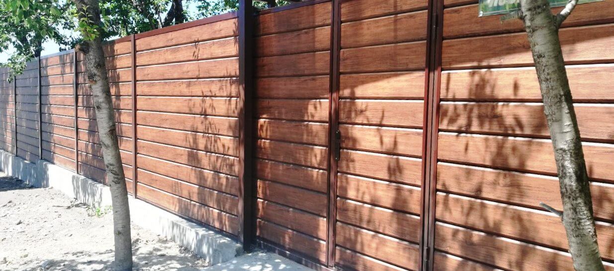 Забор из металлосайдинга ЕВРО-БРУС Каштан фото1 в Алматы