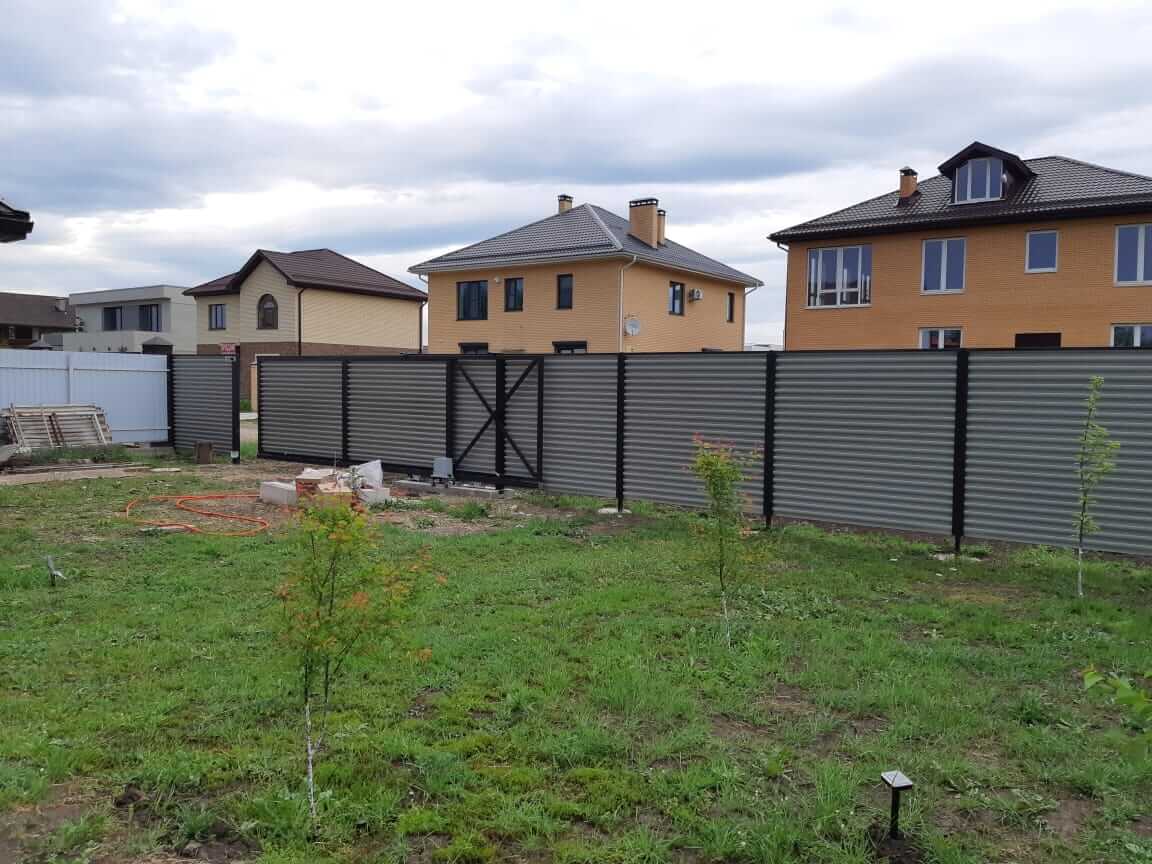 zabor-zhalyuzi-ral8019-temnyy-shokolad-foto3 в Алматы