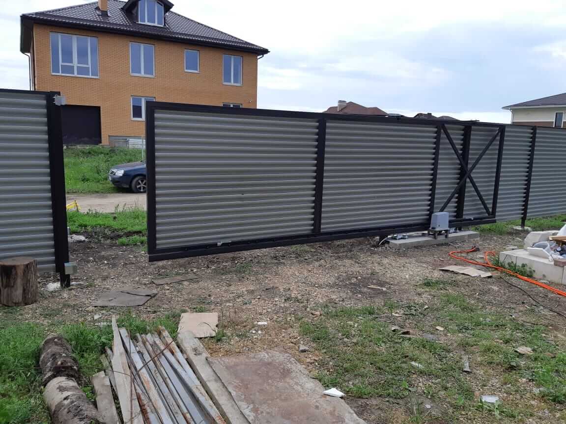 zabor-zhalyuzi-ral8019-temnyy-shokolad-foto4 в Алматы