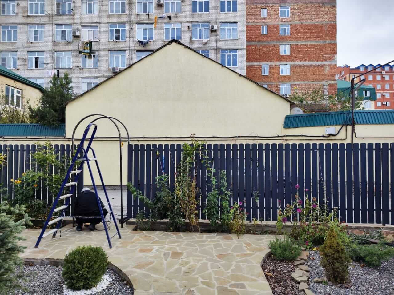Забор из металлоштакетника RAL7024/7024 Серый Графит двусторонний матовый фото 4 в Алматы