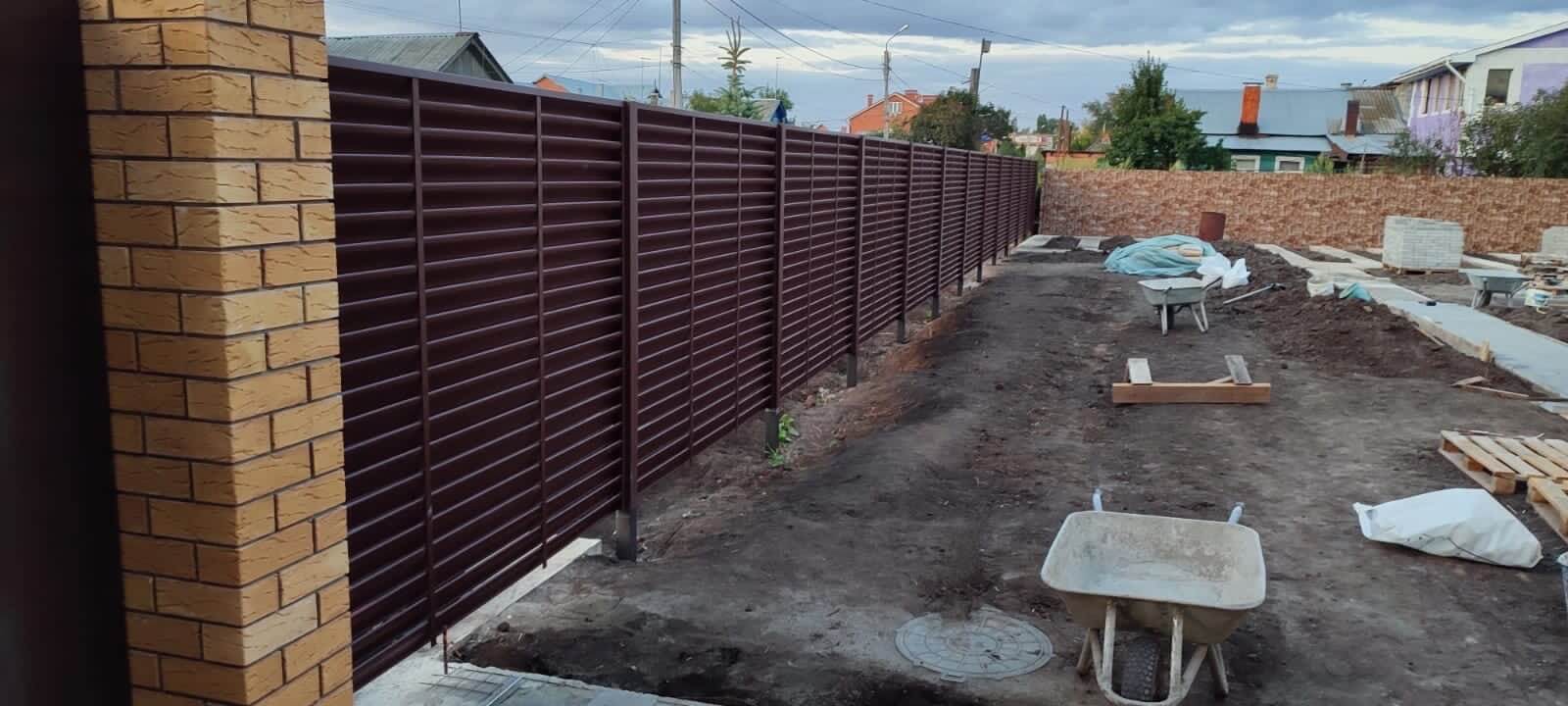 Забор из ламелей еврожалюзи 19м RAL8017/8017 Шоколад двусторонний фото 1 в Алматы
