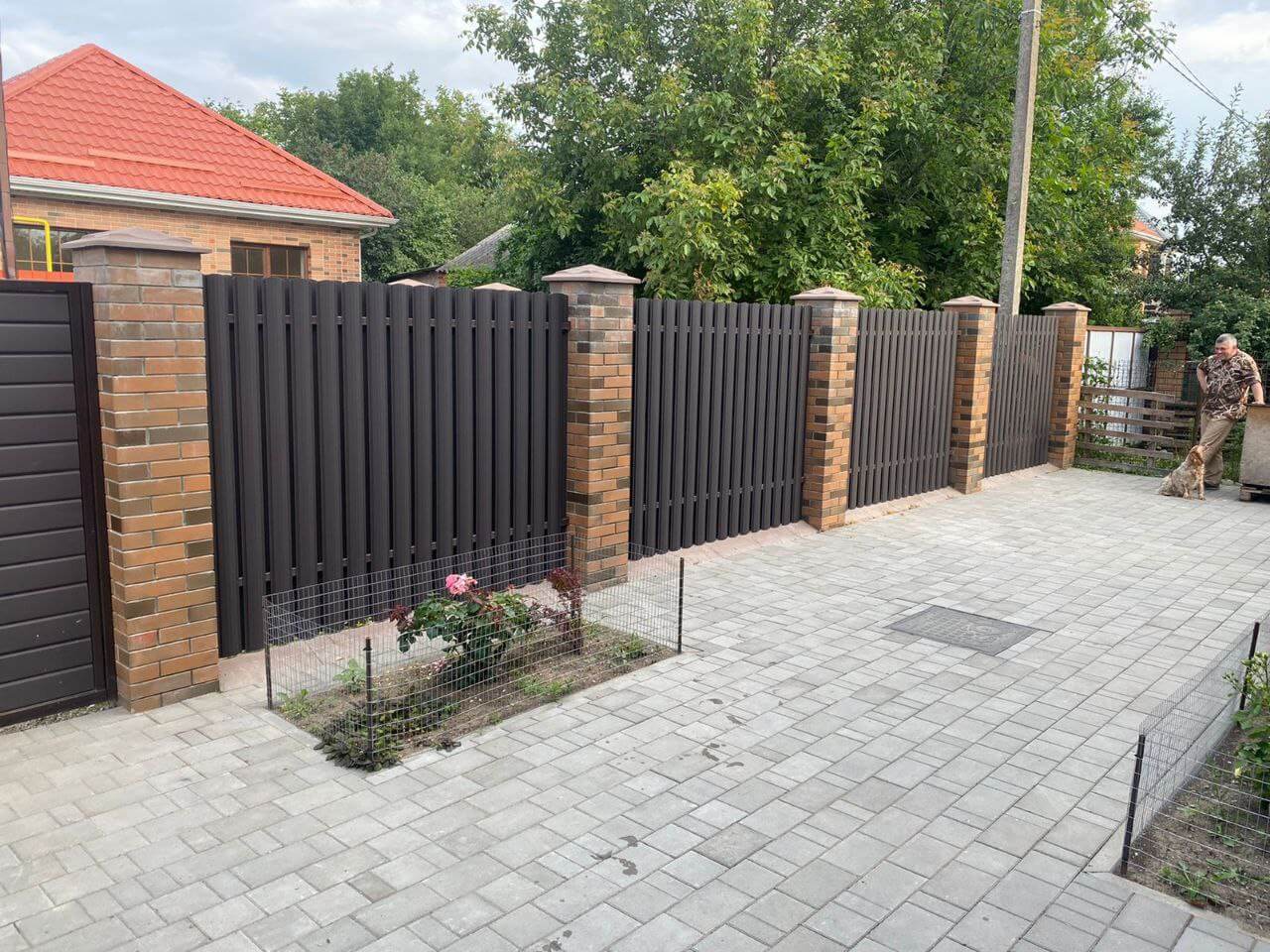 Забор из штакетника полукруглого 22м RAL8019 Темный Шоколад МАТТЕ фото 3 в Алматы