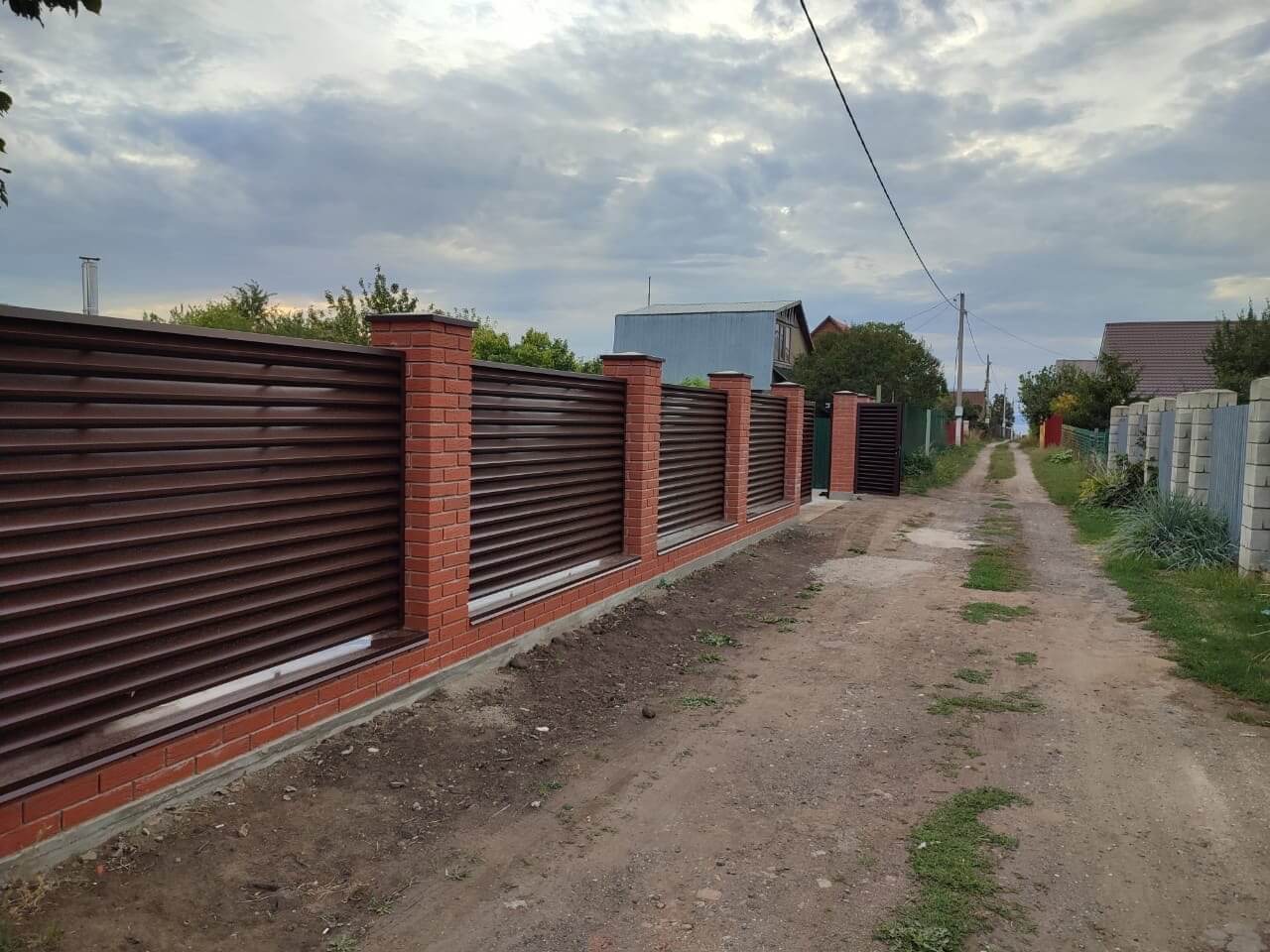 Забор из ламелей Еврожалюзи 28м RAL8017/8017 Шоколад двусторонний фото 2 в Алматы