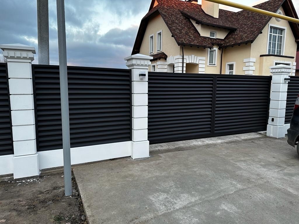 Забор из ламелей Еврожалюзи 35м RAL8019/8019 Темный Шоколад двусторонний MATTE фото 1 в Алматы