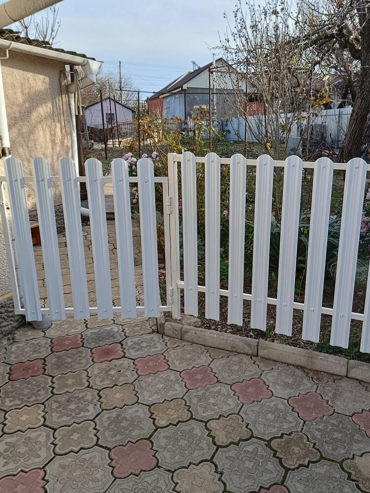 Заборчик из евроштакетника высотой 1м. RAL9003/9003 Белый двусторонний в Алматы