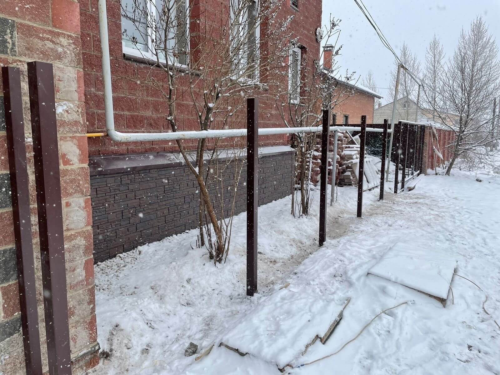 Забор из ламелей еврожалюзи 38м RAL8017/8017 Шоколад двусторонний фото 2 в Алматы