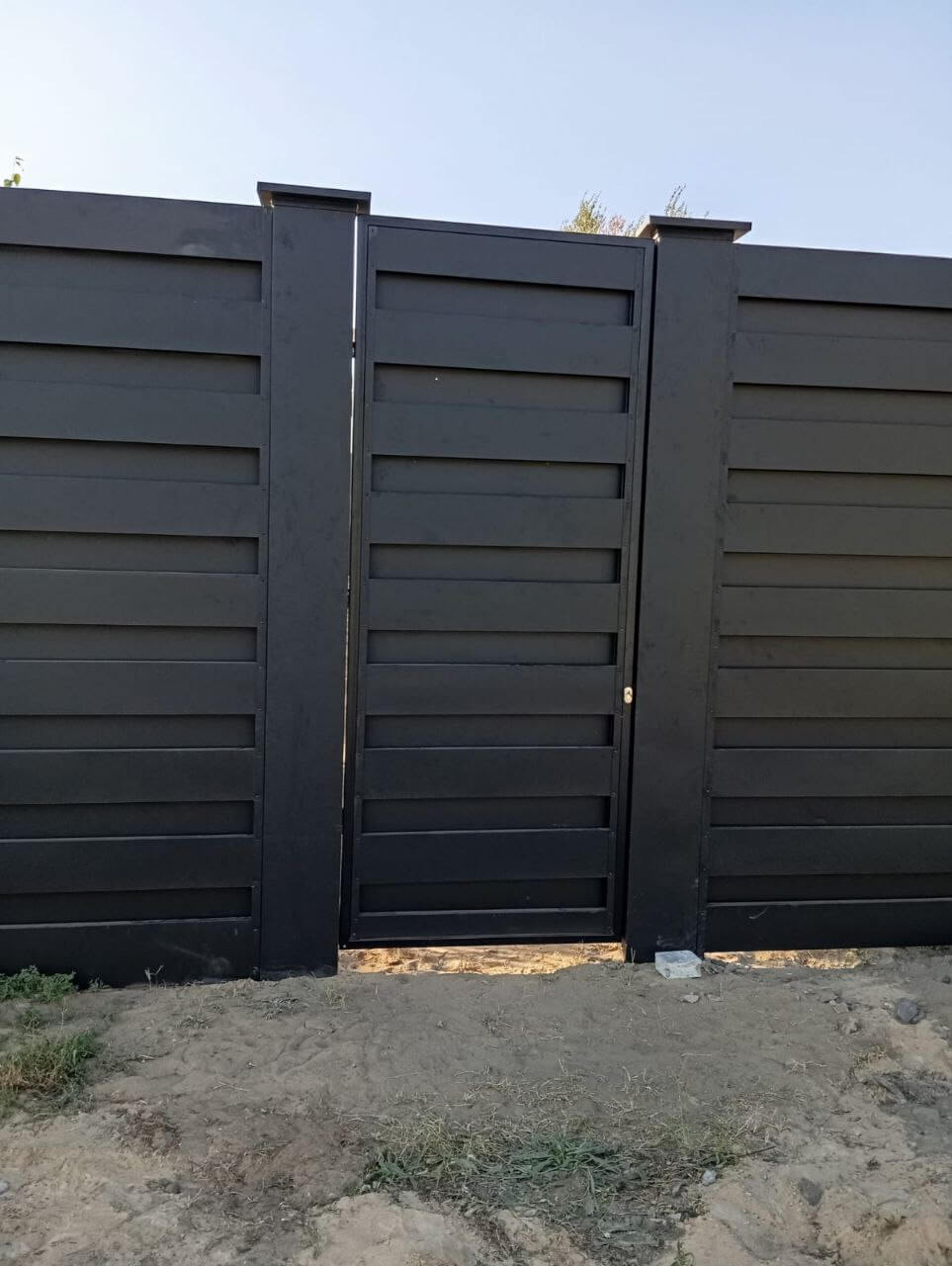 Забор-ранчо из металлопланкена 37м RAL9005 Черный МАТТЕ фото 3 в Алматы