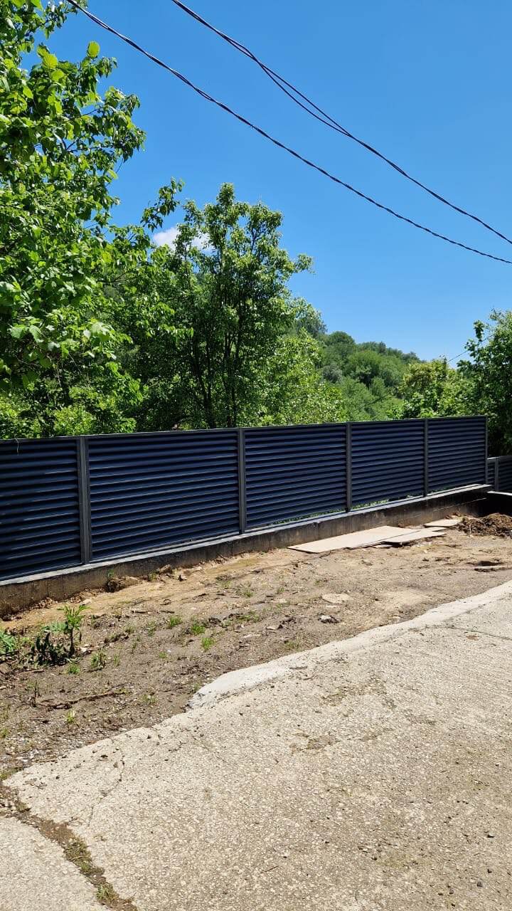 Забор-жалюзи из ламелей еврожалюзи 23м RAL7024/7024 Серый Графит двусторонний МАТТЕ фото 2 в Алматы