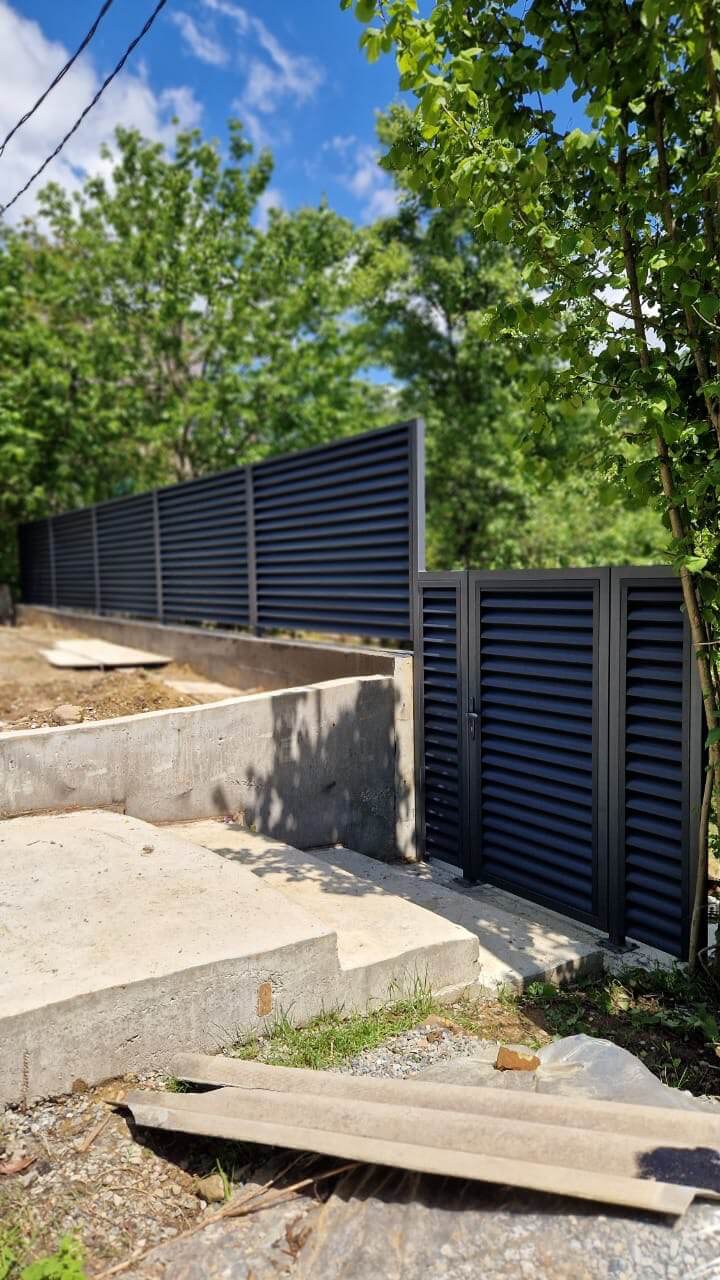 Забор-жалюзи из ламелей еврожалюзи 23м RAL7024/7024 Серый Графит двусторонний МАТТЕ фото 1 в Алматы