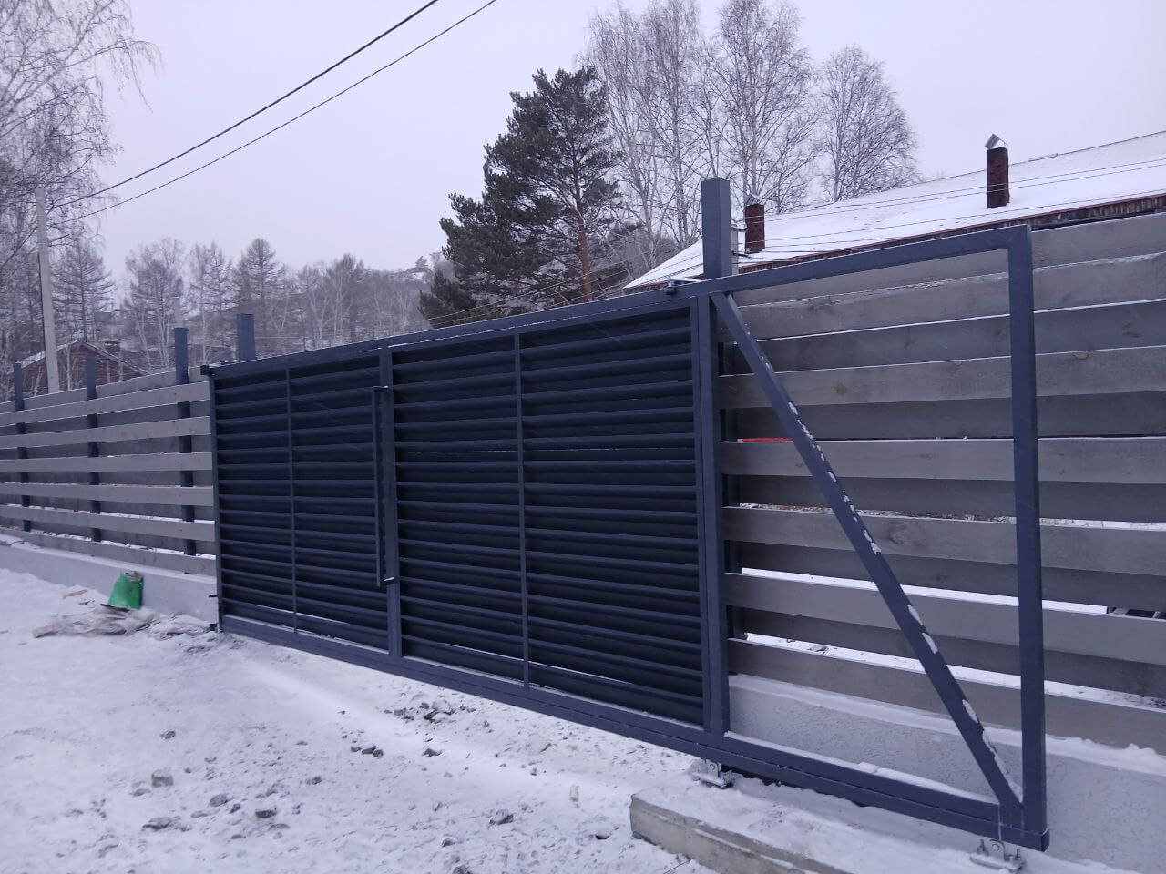 Входная группа из ламелей Хай-Тек RAL7024/7024 Серый Графит двусторонний МАТТЕ фото 4 в Алматы