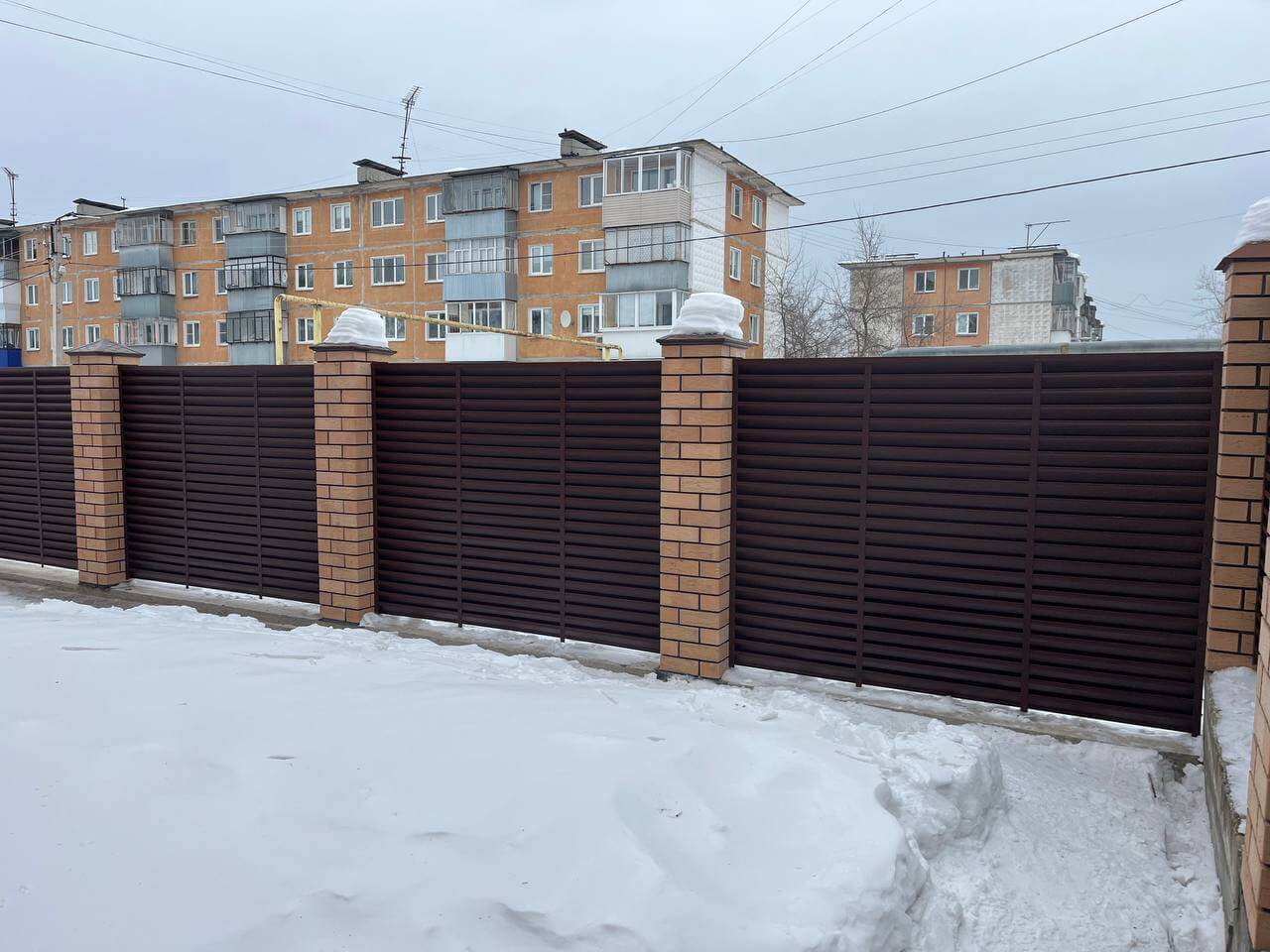 Забор-жалюзи из ламелей ЭКО-Z 87м RAL8017/8017 Шоколад двусторонний МАТТЕ фото 17 в Алматы