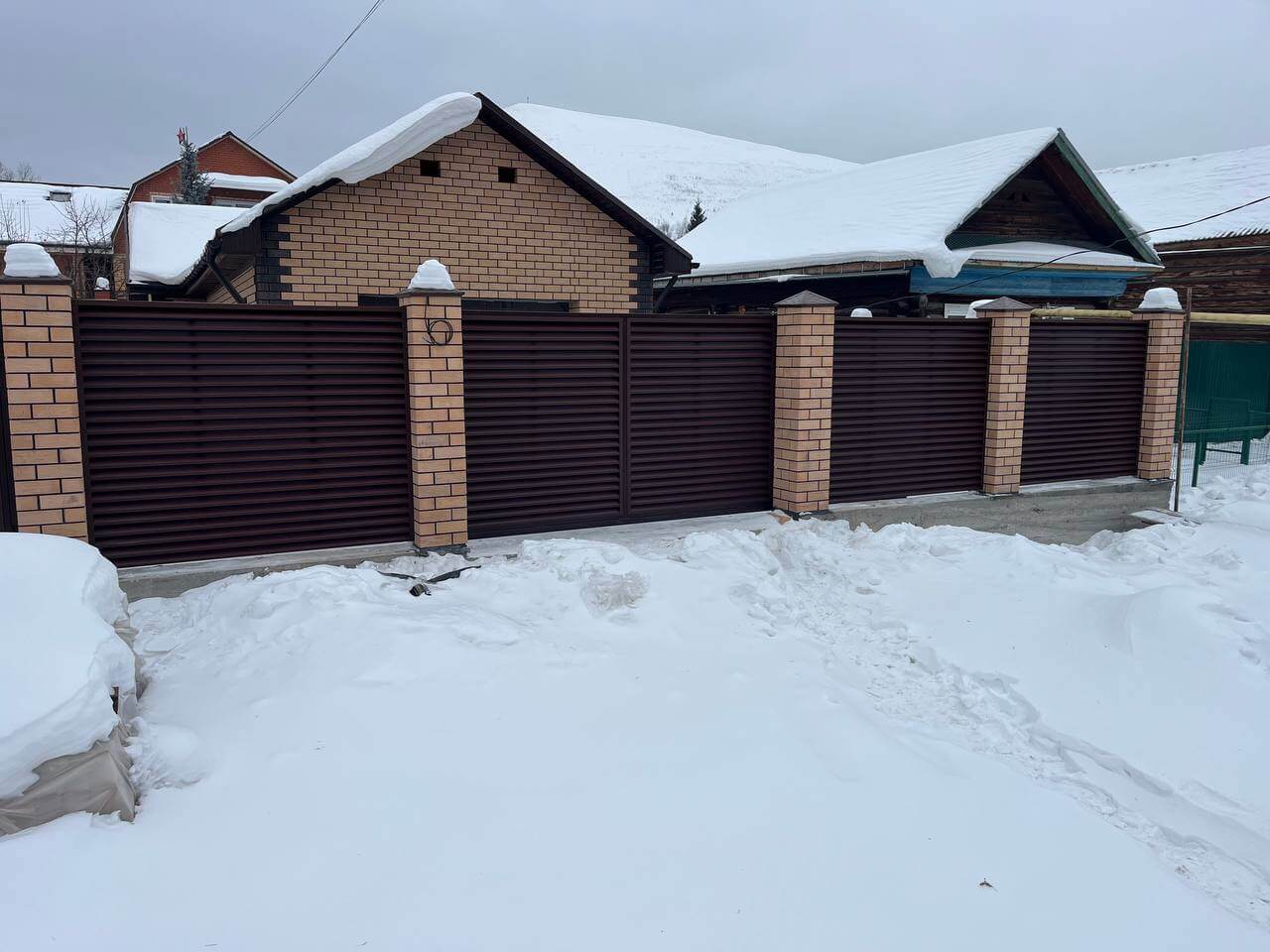 Забор-жалюзи из ламелей ЭКО-Z 87м RAL8017/8017 Шоколад двусторонний МАТТЕ фото 3 в Алматы