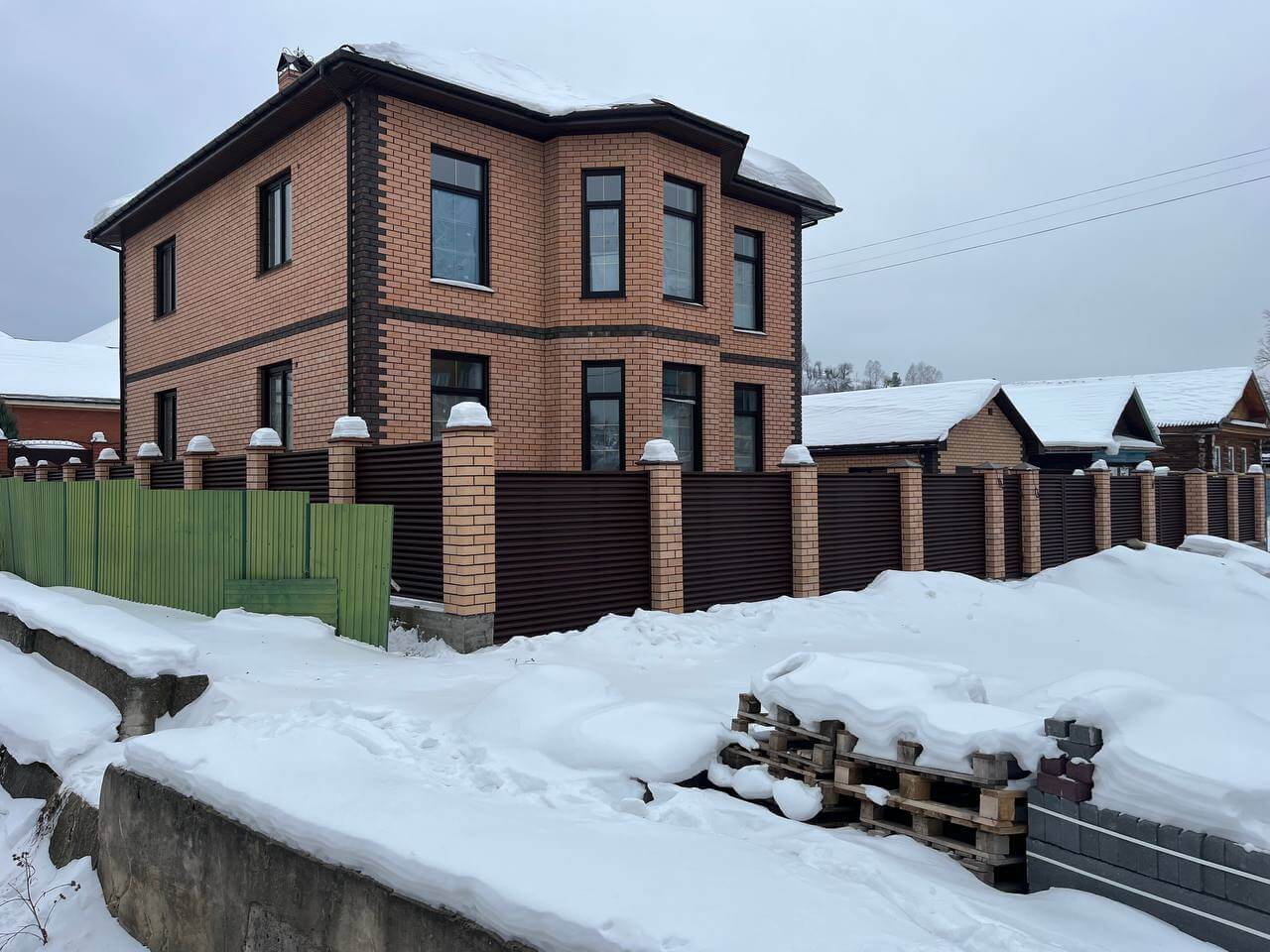Забор-жалюзи из ламелей ЭКО-Z 87м RAL8017/8017 Шоколад двусторонний МАТТЕ фото 12 в Алматы