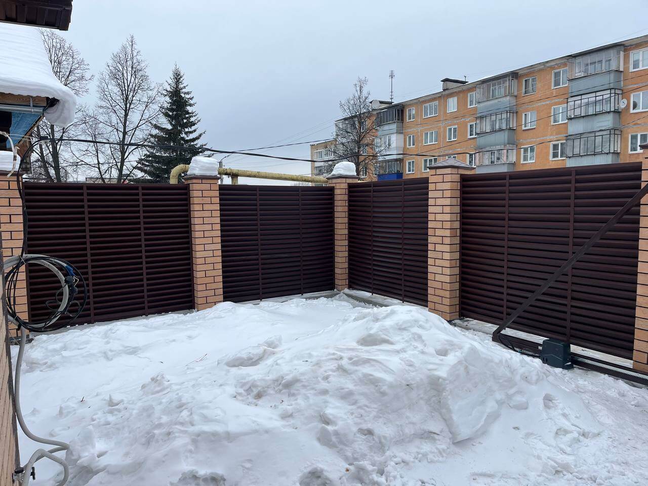 Забор-жалюзи из ламелей ЭКО-Z 87м RAL8017/8017 Шоколад двусторонний МАТТЕ фото 11 в Алматы