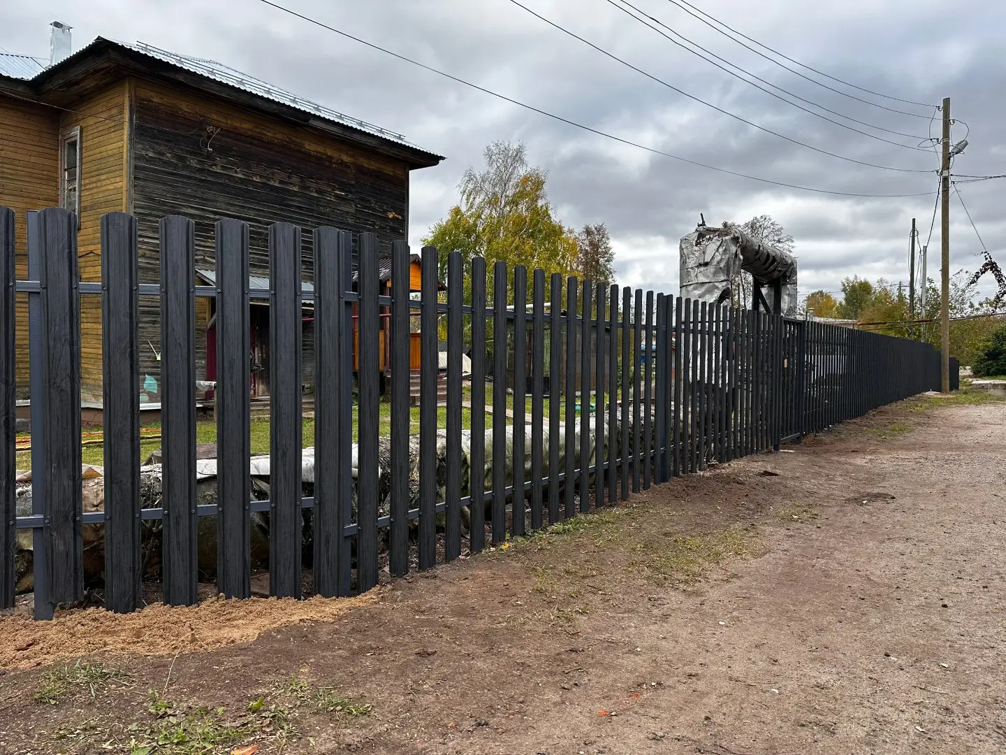 Забор из евроштакетника 63м Черное Дерево 3D Принтек фото 1 в Алматы