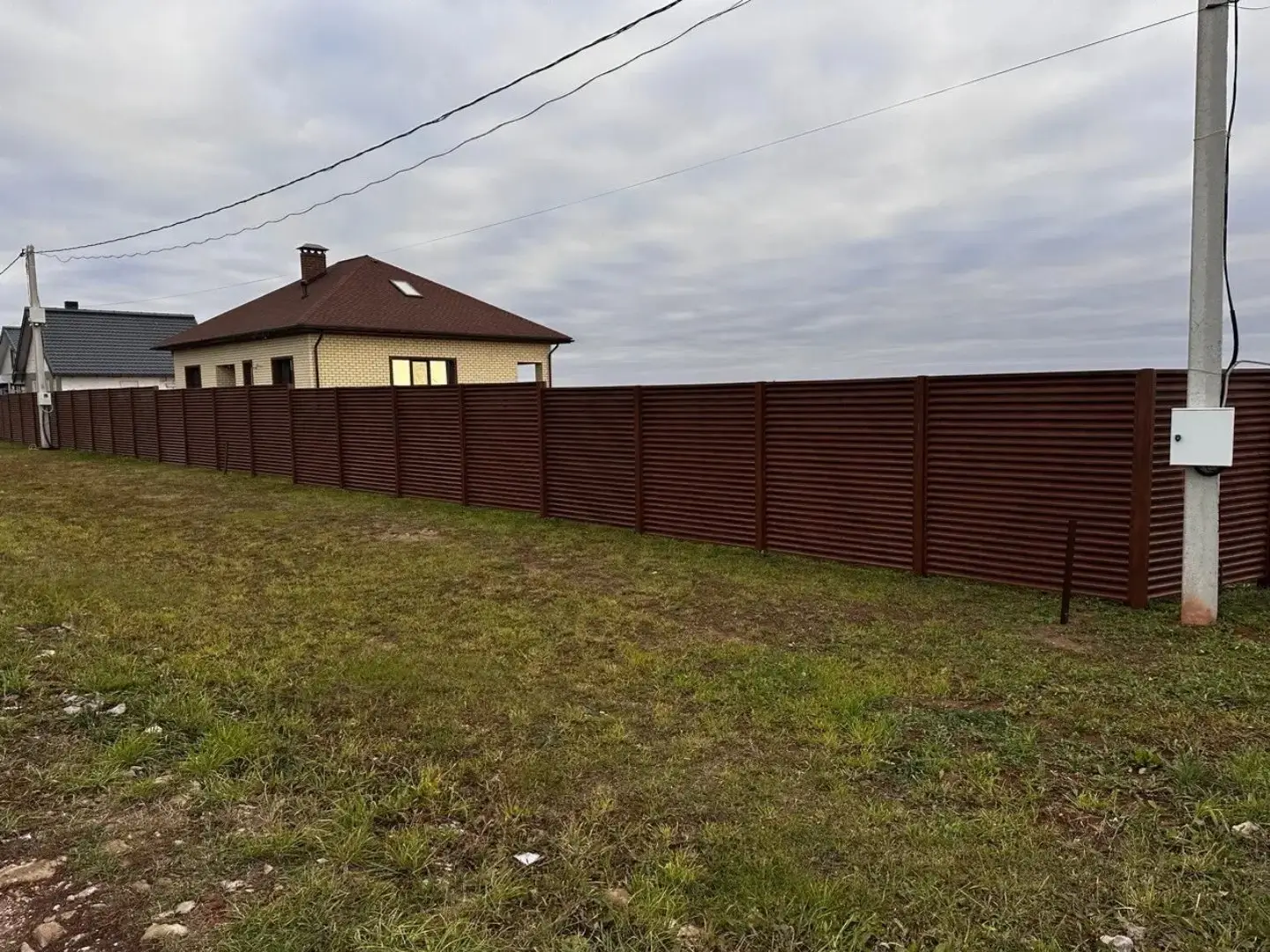 Забор-жалюзи из ламелей ЭКО-Z 58м Темный Дуб 3D Принтек фото 2 в Алматы