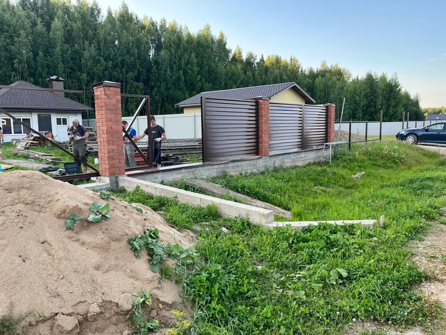Забор-жалюзи из ламелей Хай-Тек 26м RAL8017/8017 Шоколад двусторонний фото 3 в Алматы